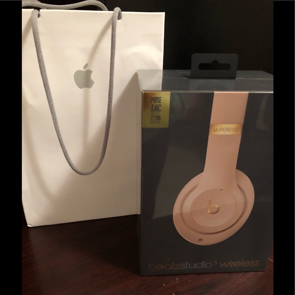BEATS STUDIO 3 Wireless ACCEPTING OFFERS